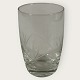 Holmegaard, Ulla, Sodavandsglas i buet form, 9cm højt, 6cm i diameter, med krydsslibninger *Pæn ...