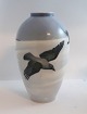 Royal Copenhagen. Vase med krager. Model 1412 - 47D. Højde 22,5  cm (1 sortering). Produceret før 1923.