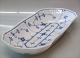 Royal 
Copenhagen 
Musselmalet 
riflet 297-1 
Sellerifad/kagefad, 
37 x 16 cm. 
Muselmalet I 
fin og ...