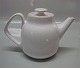 Camelia RØD 
Kant Stoneware 
301 Kaffekande 
1,5 l. Form 46 
som Coppelia 
men på hvid 
base og med ...