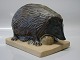 Bing & Grondahl 
Stoneware B&G 
7008/7007 
Hedgehog Karl 
Otto Johansen 
16 x 20 cm. 
Signed K. Otto 
A ...