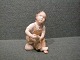 Bing & Grøndahl 
B&G Figur nr. 
2275 i 2.sort. 
B&G 
porcelænsfigur
Hjælp mig, 
Mor.
Højde ...