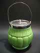 Kiksespand også 
kaldet 
bisquitskrukke 
i grøn opaline 
glas 
fremstillet ca. 
1930 i art deco 
...