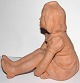 Holger 
Christensen 
figur af 
Ler/Terracotta 
af en ung pige. 
Måler 18,5cm 
høj og 18,5cm 
lang. I ...