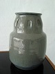 Poul Bækhøj 
(født 1942):
Keramik vase 
med lækker 
grå-blålig 
glasur.
Spændende 
organisk frise 
i ...