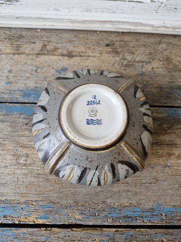 Ivan Weiss for Royal Copenhagen stoneware bowl with beautiful glaze in gray, 
black and brown shades no. 22562