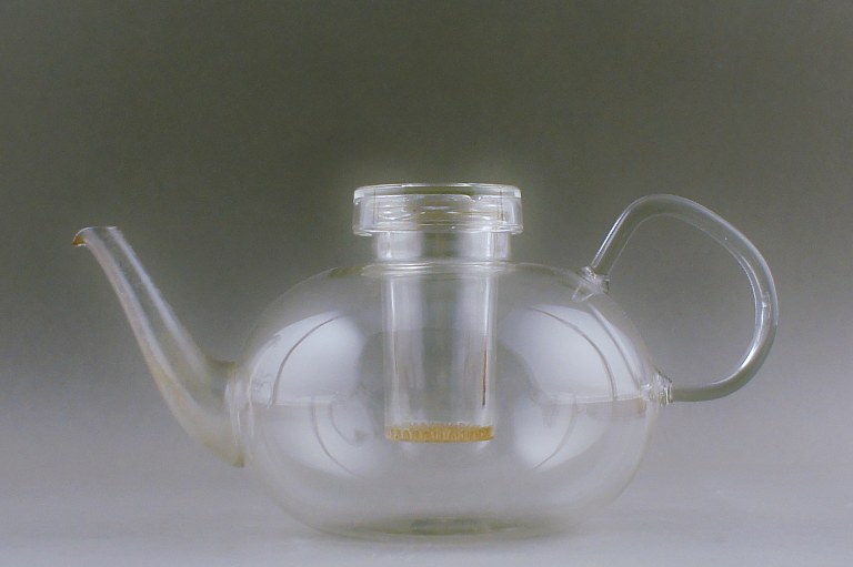 Wilhelm Wagenfeld: "Jena". Tea pot of clear glass. Marked Jenaer Glass. Large 
model 1 ½ liters.