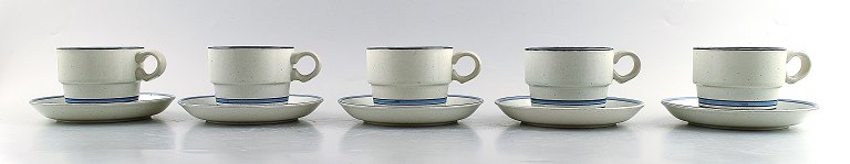 Stig Lindberg (1916-1982), Gustavsberg. 5 sets of "Darts" coffee cups in hand 
painted stoneware.