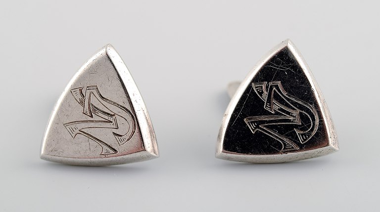 Bernhard Hertz: A pair of cufflinks in sterling silver.
