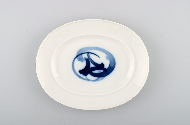 Bing & Grondahl Blue Koppel, small platter.
Designed by Henning Koppel.