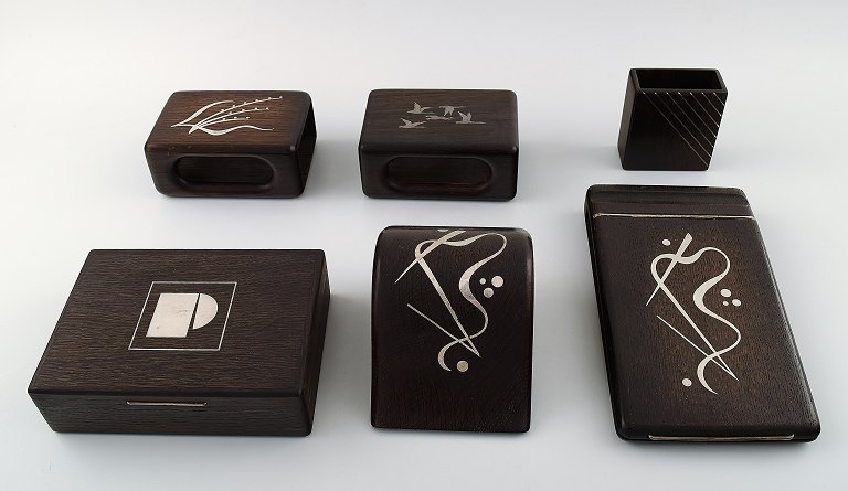 Danish design, set of 6 parts rosewood with silver inlay.
Box, notepad and more.