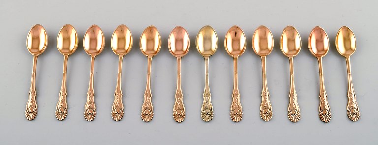 12 Danish mocha spoons in gilded silver, approx. 1930s.
