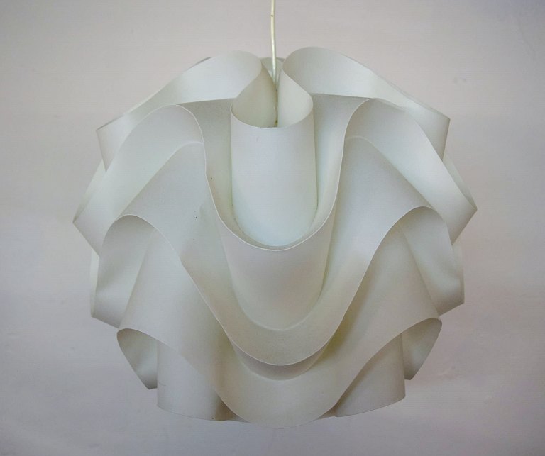 LE KLINT, Denmark, 172L (Large), handfolded in plastic.
The model was designed in 1971 by Poul Christiansen.