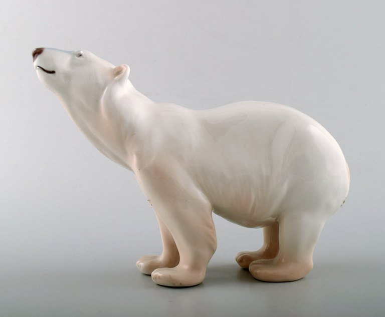 Royal Copenhagen figurine 417 polar bear.
