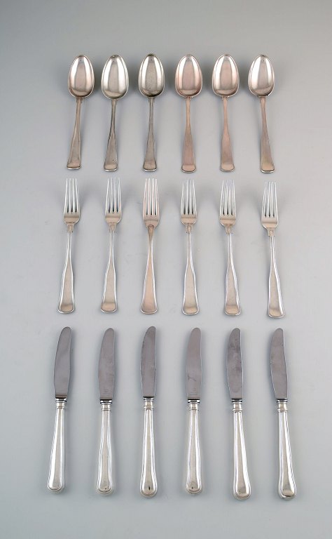 Old Danish dinner silver cutlery for 6 people.
A total of 18 p. 1920 s.