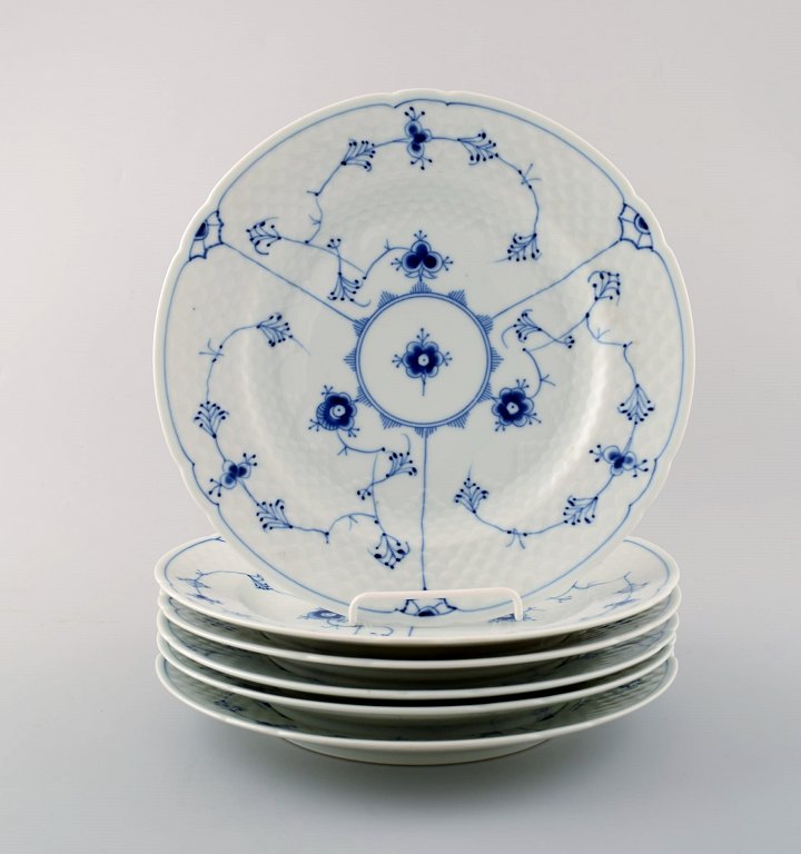 Bing & Grondahl, B&G blue fluted, 6 dinner plates.
