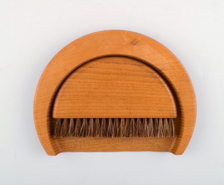 Kay Bojesen. Sweeping tray set consisting of sweep tray and brush of wood.