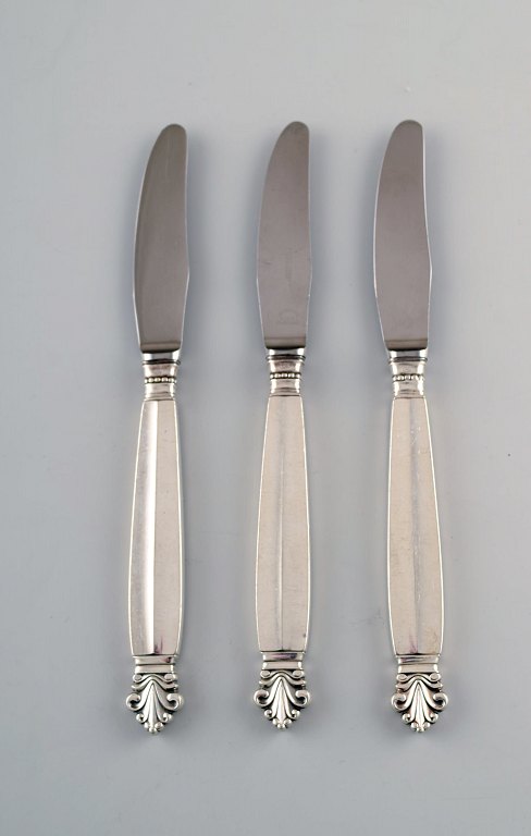 3 Georg Jensen Dronning Sterling Sølv, 3 frokostknive med langt skaft. 

