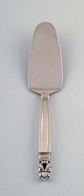 Georg Jensen "Acorn" large serving spade in sterling silver.
