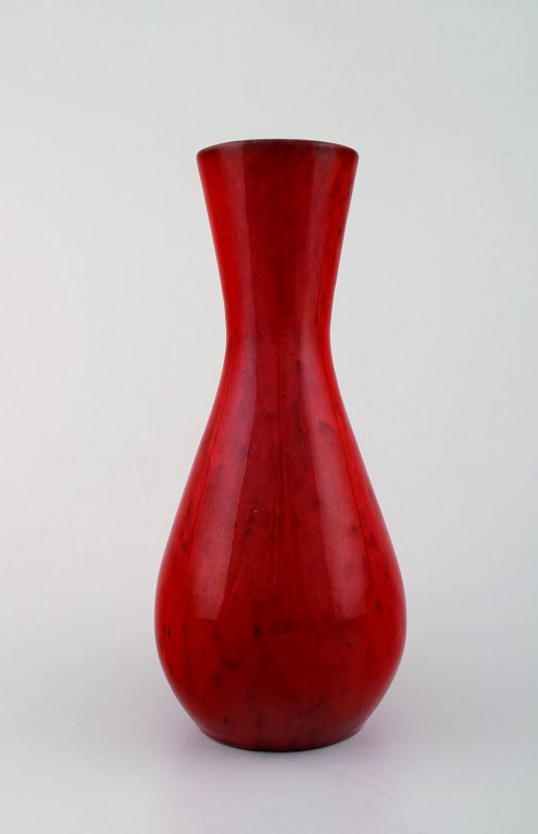 Richard Uhlemeyer, German ceramist.
Ceramic vase, beautiful crackled glaze in red shades.