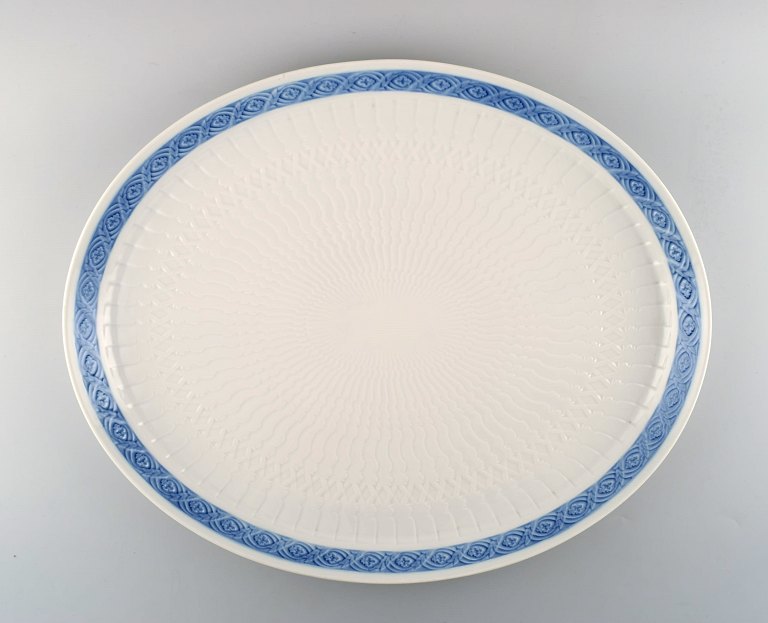 Blue Fan Royal Copenhagen porcelain dinnerware. 
Huge serving tray no. 11557.