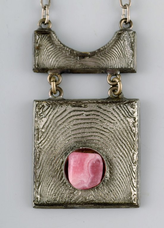 Danish design. Necklace in tin with pink stone. Modern design, 60 / 70 s.