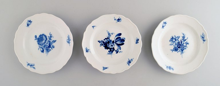 Meissen blue onion. 3 plates. Ca. 1920.
