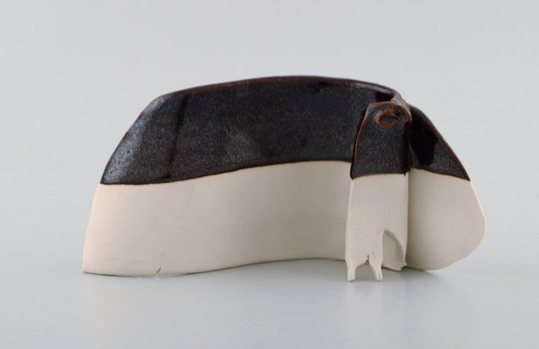 Ivy Lysdal, b. 1937. Danish potter and painter.
Abstract unique sculpture. 1970