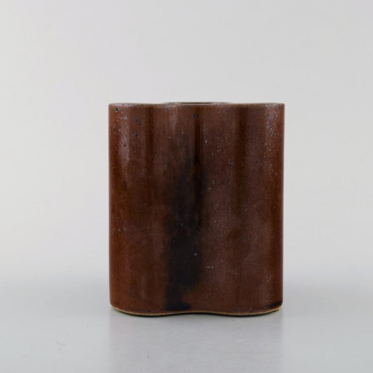 Knabstrup Ateliér tredelt kubistisk keramikvase med glasur i brune nuancer. 
1970