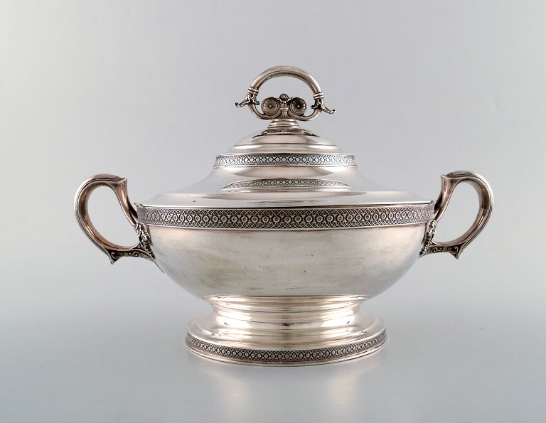 Tiffany & Company (New York). Stylish sterling silver tureen with stylized 
ornament. Curved and oval bowl on raised oval foot. 1870