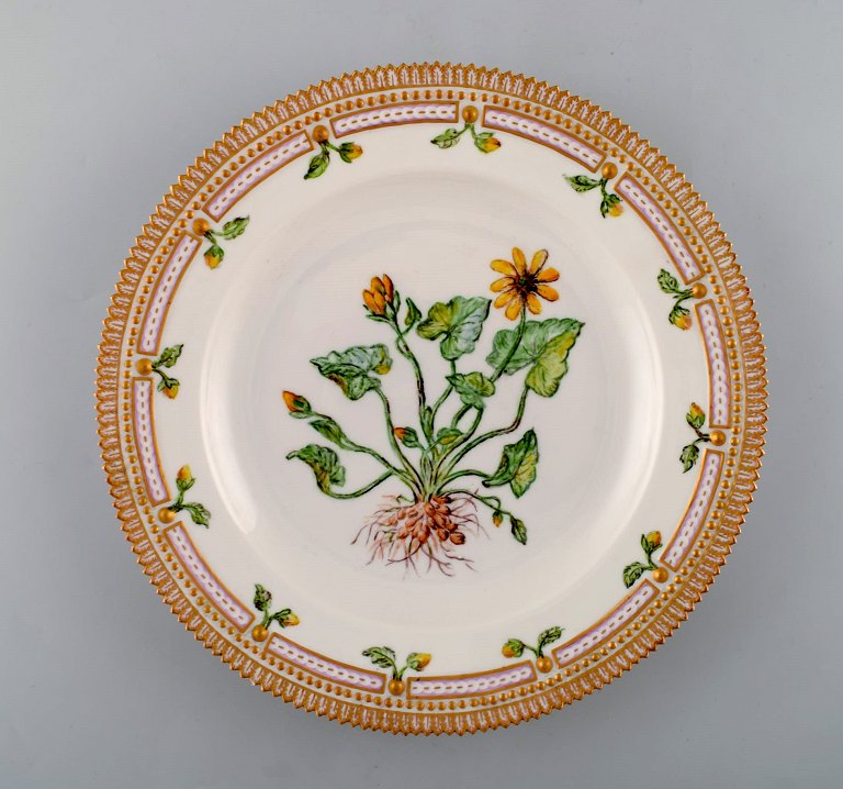 Royal Copenhagen flora danica dinner plate. Dated 1962.
