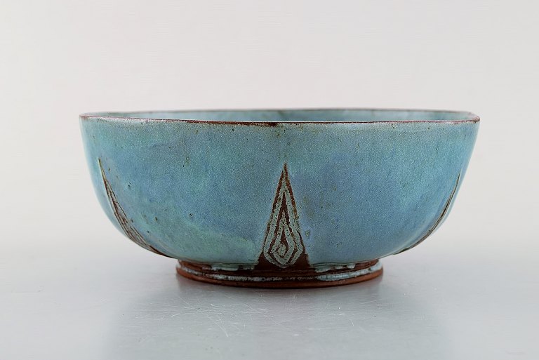 Lisbeth Munch-Petersen (1909-1997). Unique bowl in glazed ceramics. Beautiful 
glaze in turquoise shades. 1960 / 70