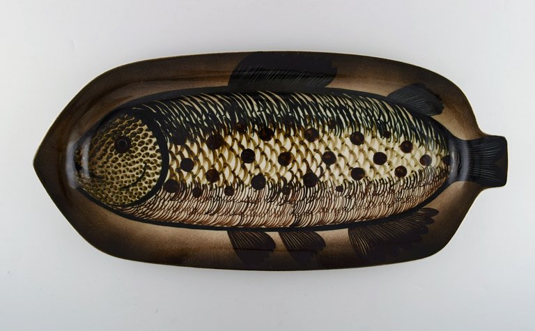 Gunvor Olin-Grönqvist for Arabia. Huge fish dish in hand-painted ceramics. 
1960