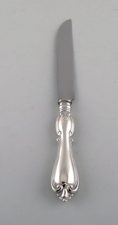 Hallbergs Guldsmeds Ab, Sweden. "Olga" cheese knife in silver and stainless 
steel. Dated 1946.
