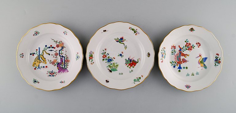 Three "Kakiemon" Meissen plates decorated with Japanese motifs. Ca. 1900.
