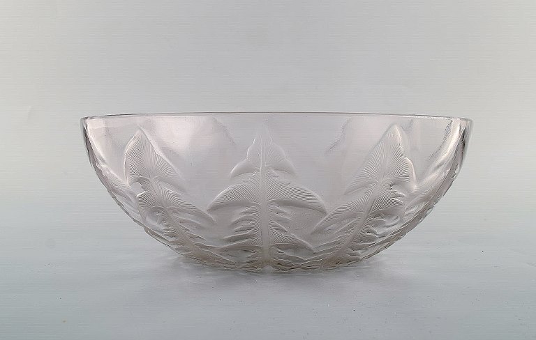 Early René Lalique. Art deco "Pissenlit" bowl in clear art glass. France, 1930 / 
40