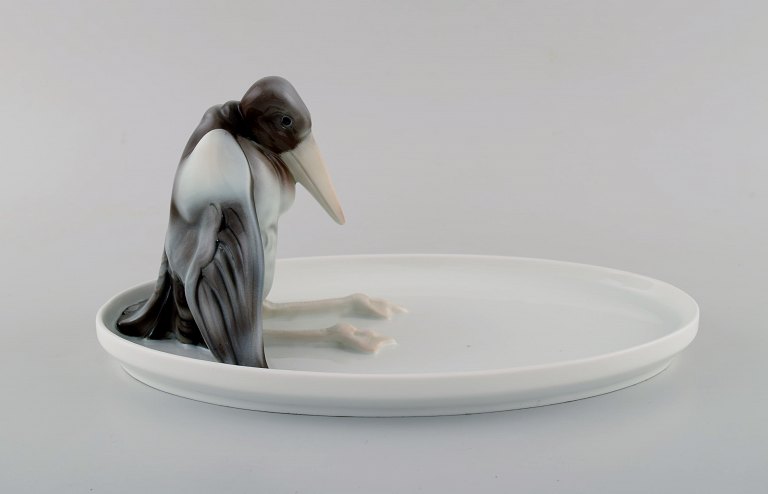 Josef fischer for Rosenthal. Art nouveau visitkortholder / skål i håndmalet 
porcelæn med marabu. Ca. 1910.
