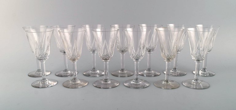 St. Louis, Belgien. 13 glas i mundblæst krystalglas. 1930/40