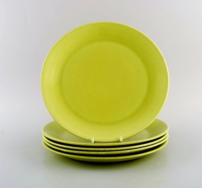 Stig Lindberg for Gustavsberg. Five Spisa-Legum dinner plates in glazed 
porcelain. 1960s.

