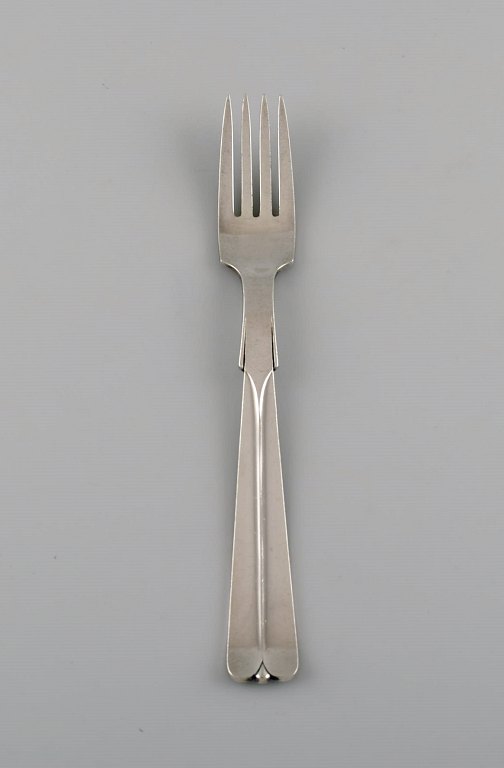 Hans Hansen silverware no. 7. Art deco dinner fork in sterling silver. 1930s. 
Four pieces in stock.
