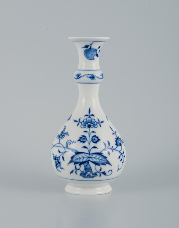 Meissen, Tyskland, løgmønstret vase.
