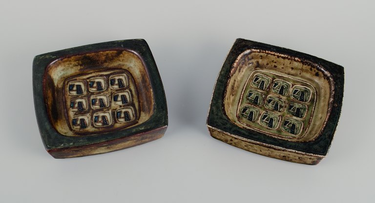 Jørgen Mogensen for Royal Copenhagen, two stoneware dishes with abstract motifs.