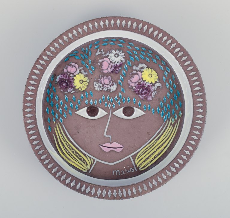 Mari Simmulson for Upsala Ekeby, Sweden. Ceramic bowl in modernist style with a motif of a womans face.