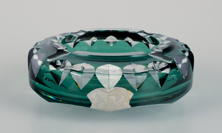 Val St. Lambert, Belgium. Faceted cigar ashtray in green and clear glass.
