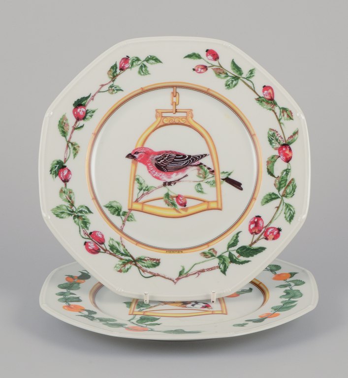 Hermès, Frankrig. To porcelænstallerkner med fuglemotiver.