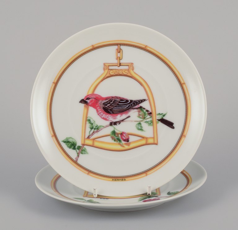 Hermès, Frankrig. To porcelænstallerkner med fuglemotiver.