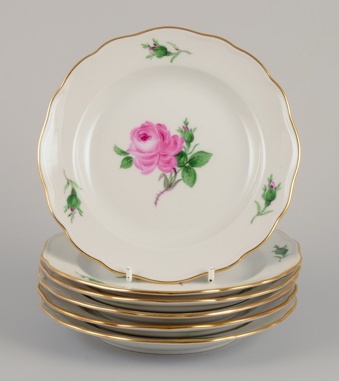 Meissen, Tyskland.
Seks ”Pink Rose” tallerkner.