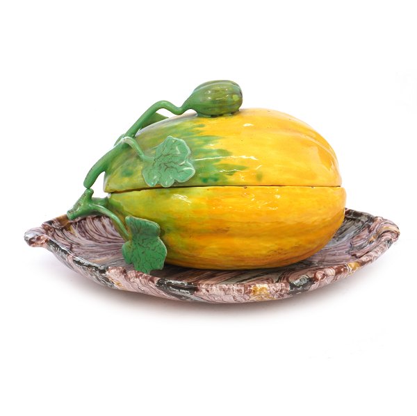 Large faience melon shaped tureen by Marieberg, Sweden. Signed. H: 16cm. L: 32cm