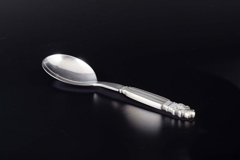 Georg Jensen
Salatske i mønsteret “Konge”.
Sterling sølv.