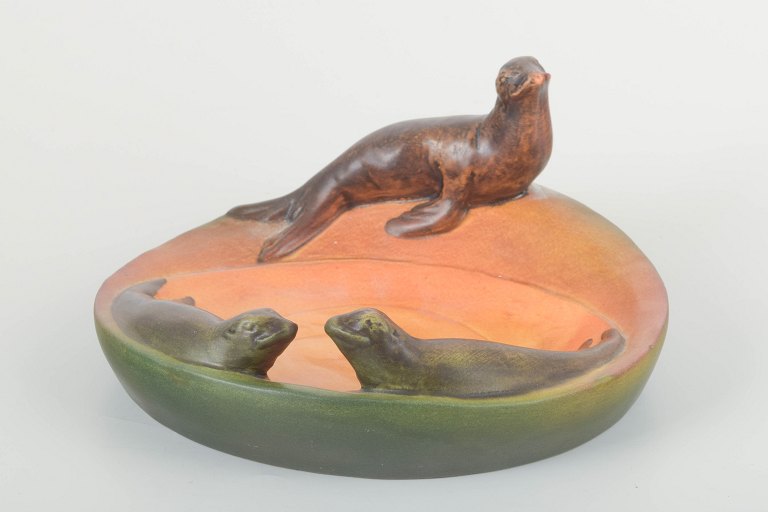 Ipsens Enke
Keramik Skål med sæler, model 143.